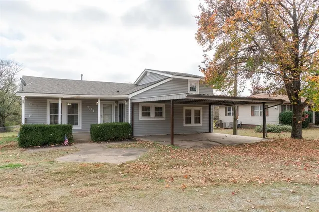 Front exterior — 701 E Scissortail Lane, Cushing, OK 74023