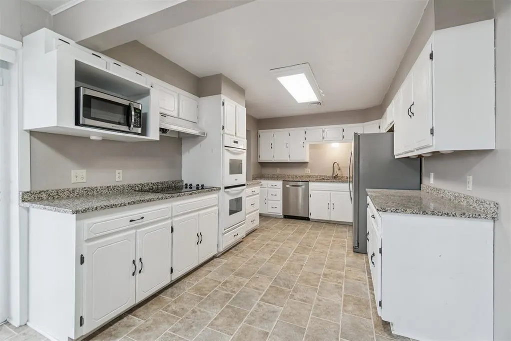 Photo 10 — 701 E Scissortail Lane, Cushing, OK 74023