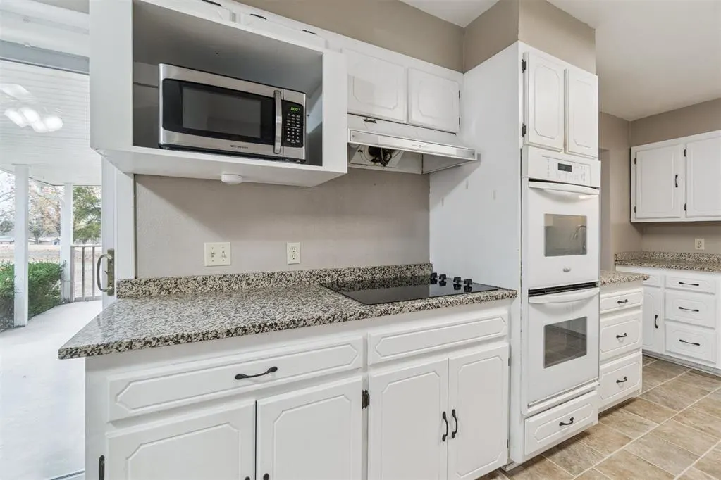 Photo 11 — 701 E Scissortail Lane, Cushing, OK 74023