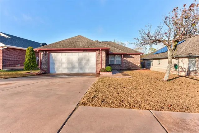 Front exterior — 2609 S Lindsay Avenue, Oklahoma City, OK 73129