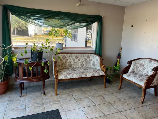 Photo 5 — 936 NW Grand Avenue, Ardmore, OK 73401