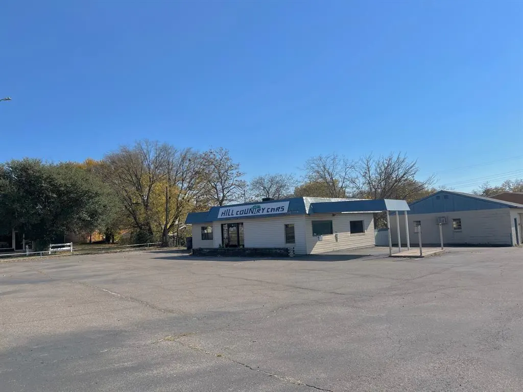 Photo 2 — 936 NW Grand Avenue, Ardmore, OK 73401