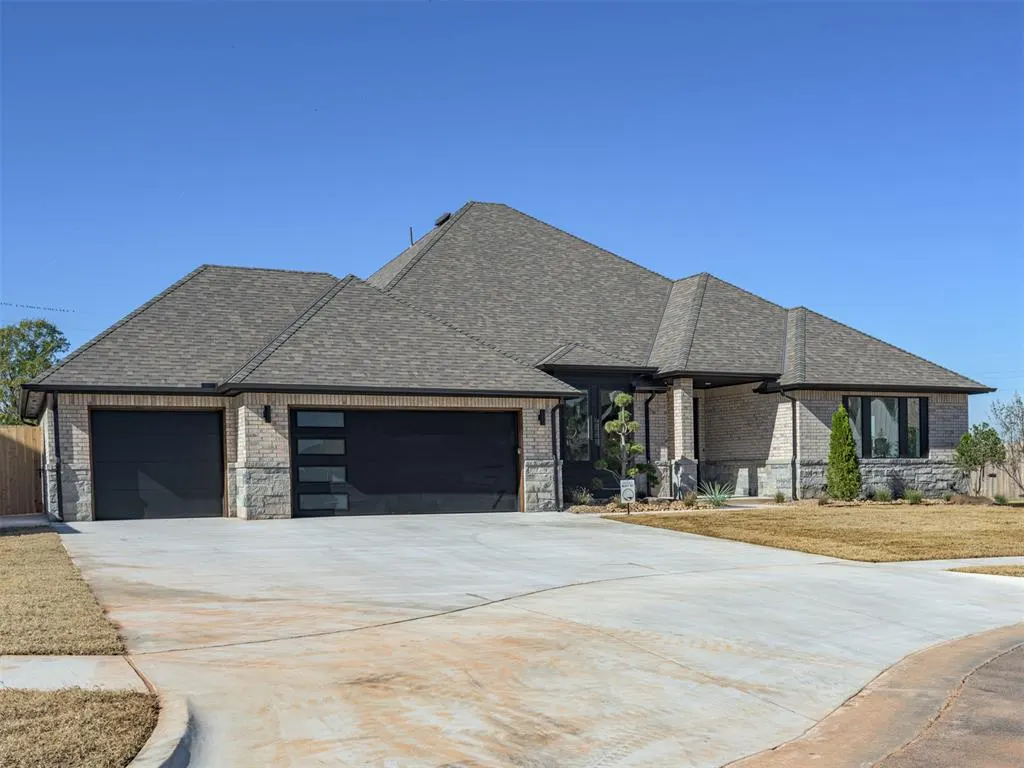 Photo 2 — 3901 Sorano Drive, Moore, OK 73160