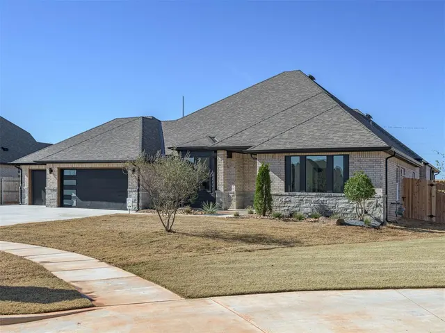 Photo 3 — 3901 Sorano Drive, Moore, OK 73160