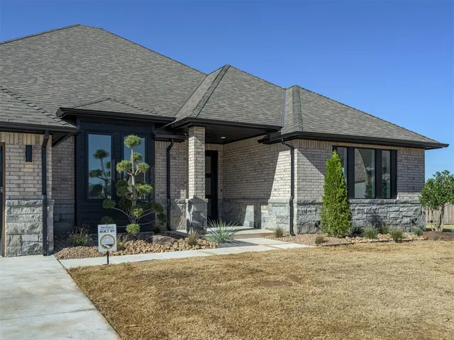 Photo 5 — 3901 Sorano Drive, Moore, OK 73160