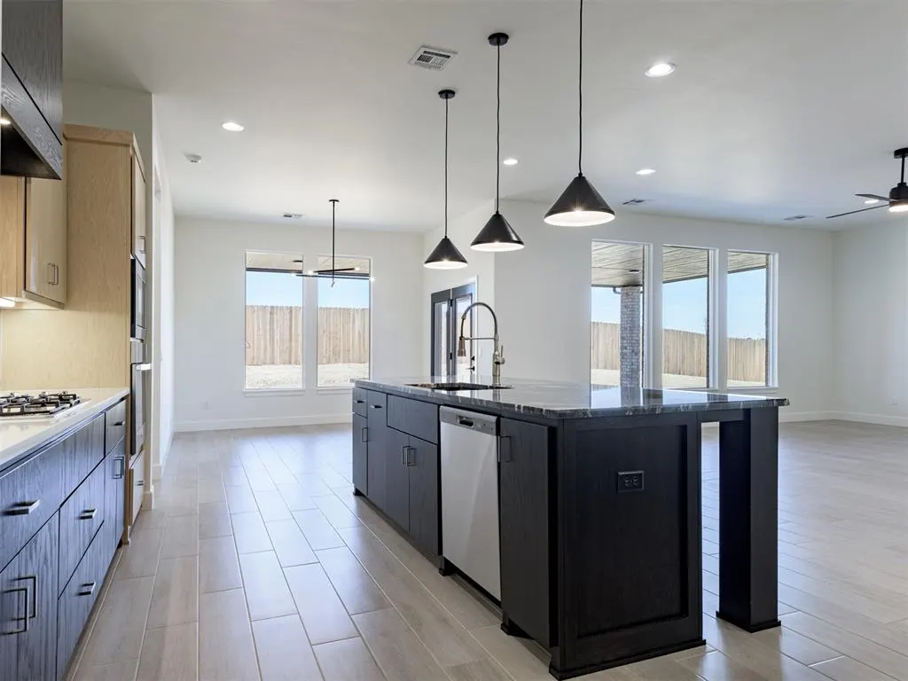 Photo 10 — 3901 Sorano Drive, Moore, OK 73160