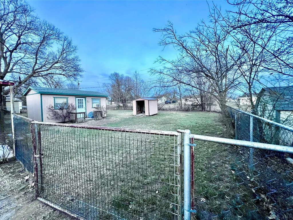 Photo 4 — 619 N Hyden Street, Stratford, OK 74872