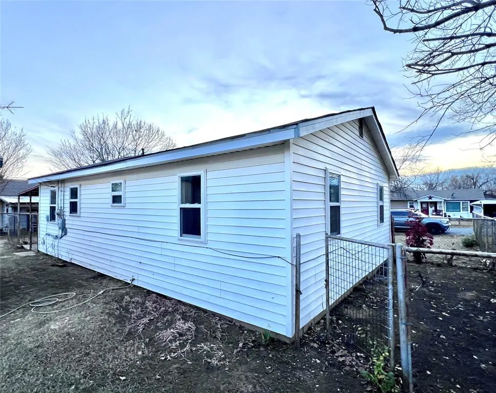Photo 10 — 619 N Hyden Street, Stratford, OK 74872