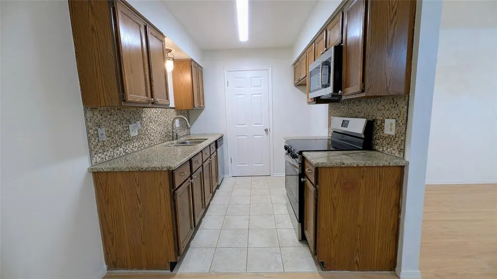 Photo 9 — 4400 Hemingway Drive 112, Oklahoma City, OK 73118