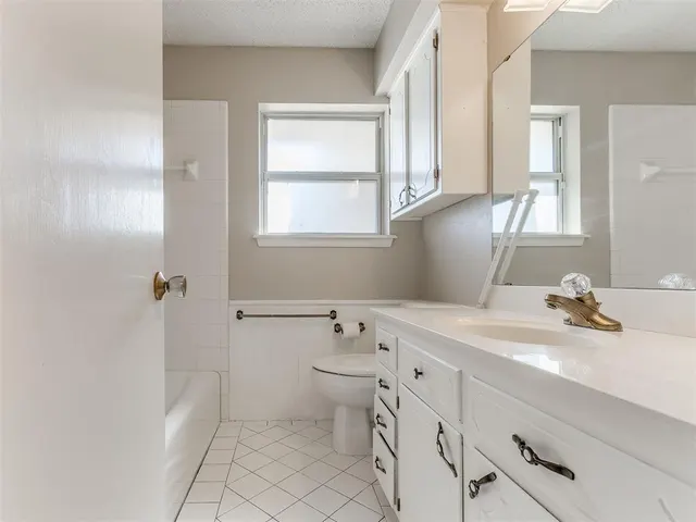 Photo 7 — 2909 N Tropicana Avenue, Bethany, OK 73008