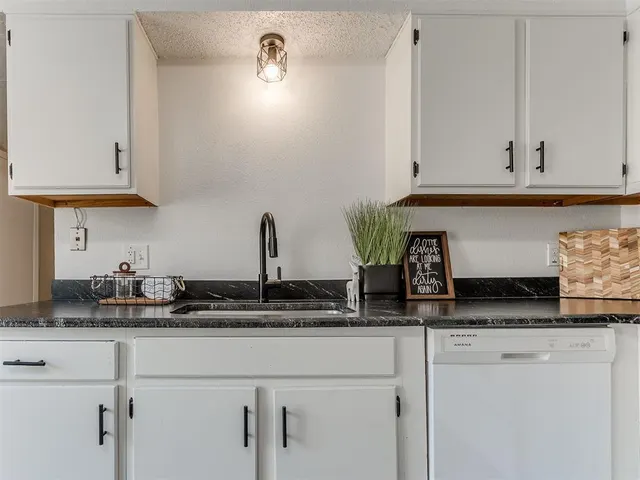 Photo 6 — 9719 Hefner Village Boulevard, Oklahoma City, OK 73162