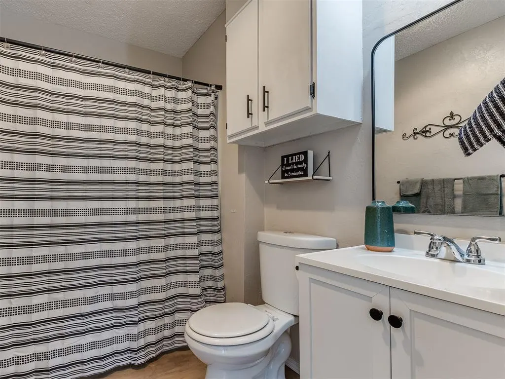 Photo 11 — 9719 Hefner Village Boulevard, Oklahoma City, OK 73162