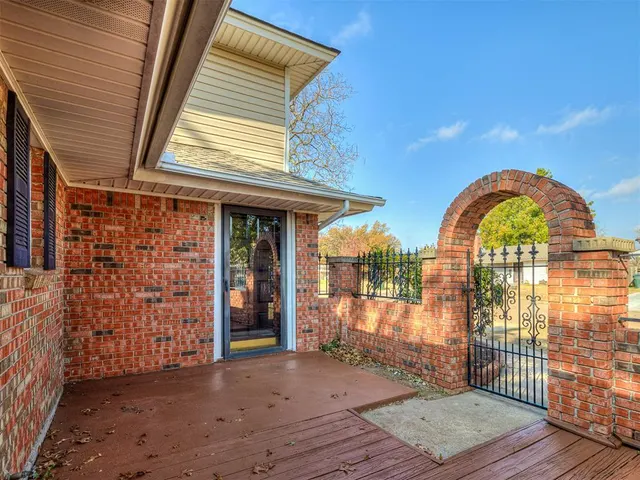 Photo 2 — 1316 Huron Street, Norman, OK 73071