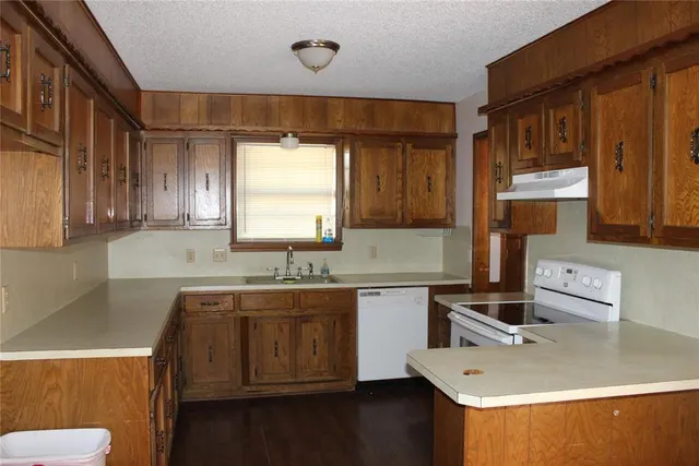 Photo 2 — 211 N Dewey Avenue, Chandler, OK 74834