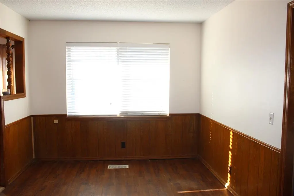Photo 3 — 211 N Dewey Avenue, Chandler, OK 74834