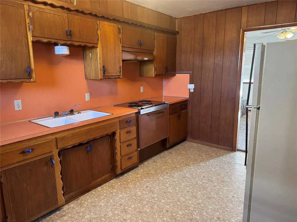 Photo 3 — 1303 Meadow Lane, Weatherford, OK 73096