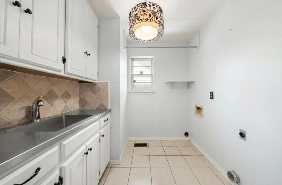 Photo 13 — 2805 Tudor Road, Oklahoma City, OK 73127