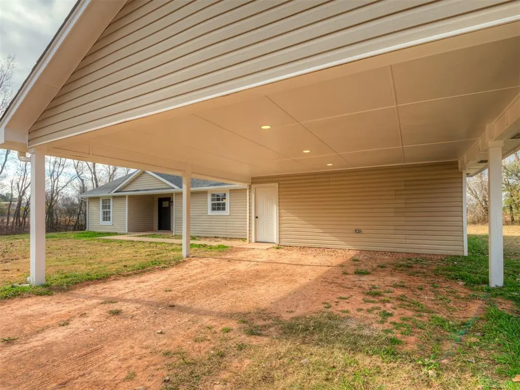 Photo 6 — 2085 Fox Lane, Tuttle, OK 73089