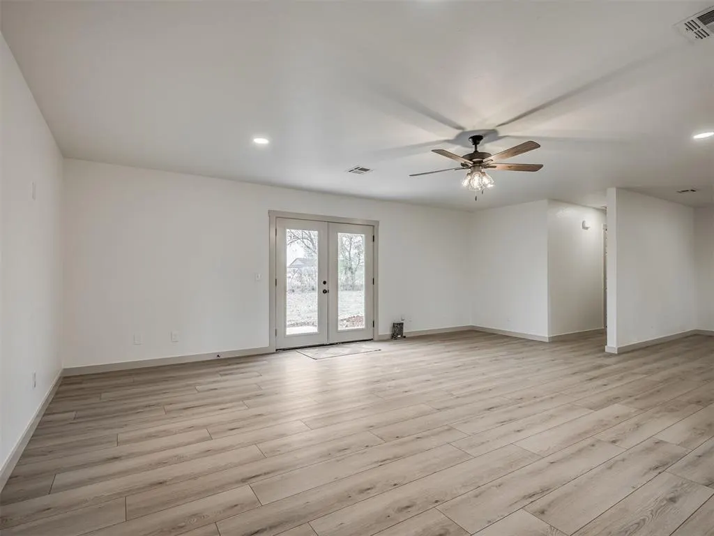 Photo 9 — 2085 Fox Lane, Tuttle, OK 73089