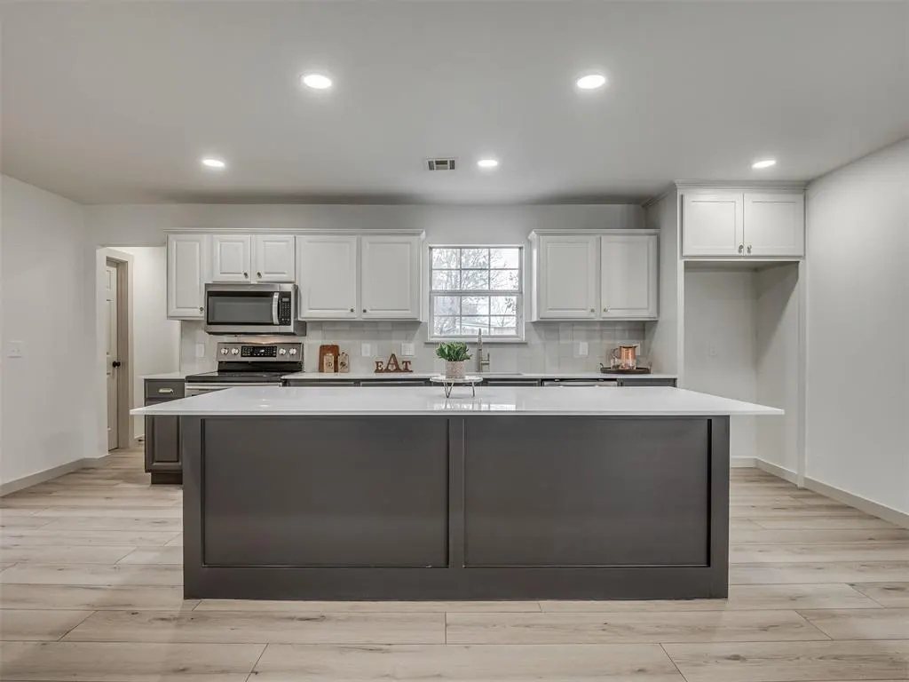 Photo 16 — 2085 Fox Lane, Tuttle, OK 73089