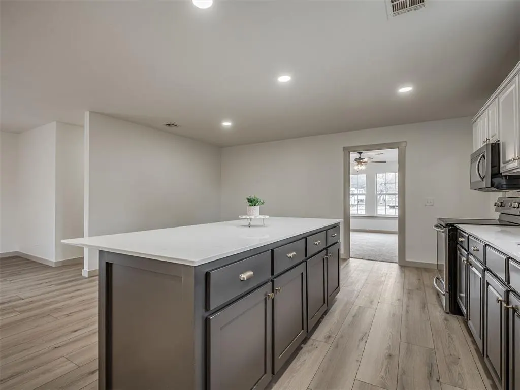 Photo 17 — 2085 Fox Lane, Tuttle, OK 73089