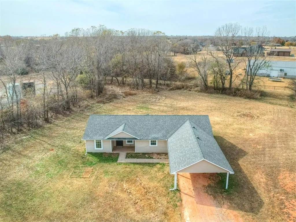 Photo 2 — 2085 Fox Lane, Tuttle, OK 73089
