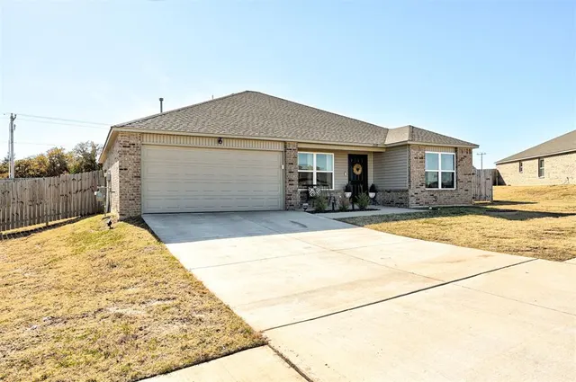 Photo 4 — 21118 Winding Brook, Harrah, OK 73045