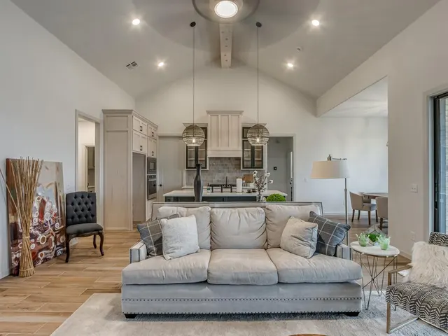 Photo 3 — 4601 Mustang Park Boulevard, Mustang, OK 73064