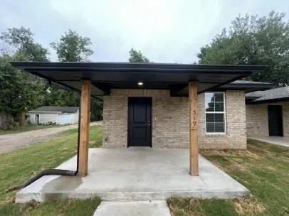 Front exterior — 810 W Illinois Avenue, Chickasha, OK 73018