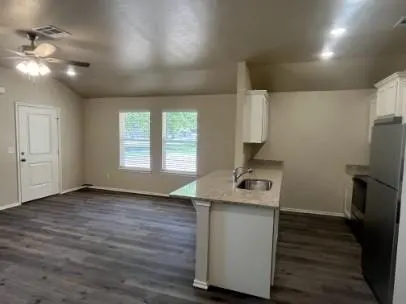 Photo 5 — 810 W Illinois Avenue, Chickasha, OK 73018