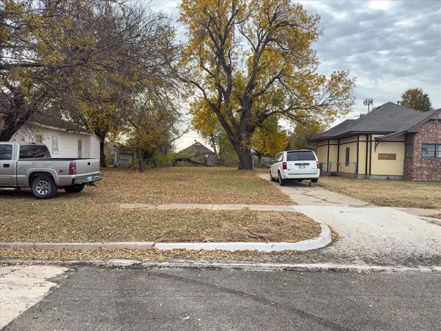 Front exterior — 916 NW 95th Street, Oklahoma City, OK 73114