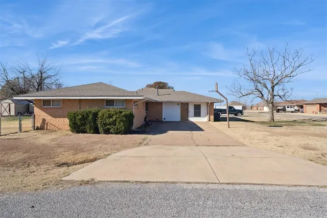 Photo 3 — 111 N Plum Avenue, Union City, OK 73090