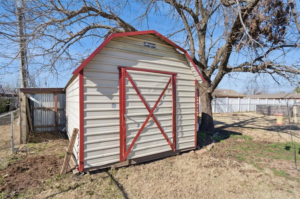 Photo 41 — 111 N Plum Avenue, Union City, OK 73090