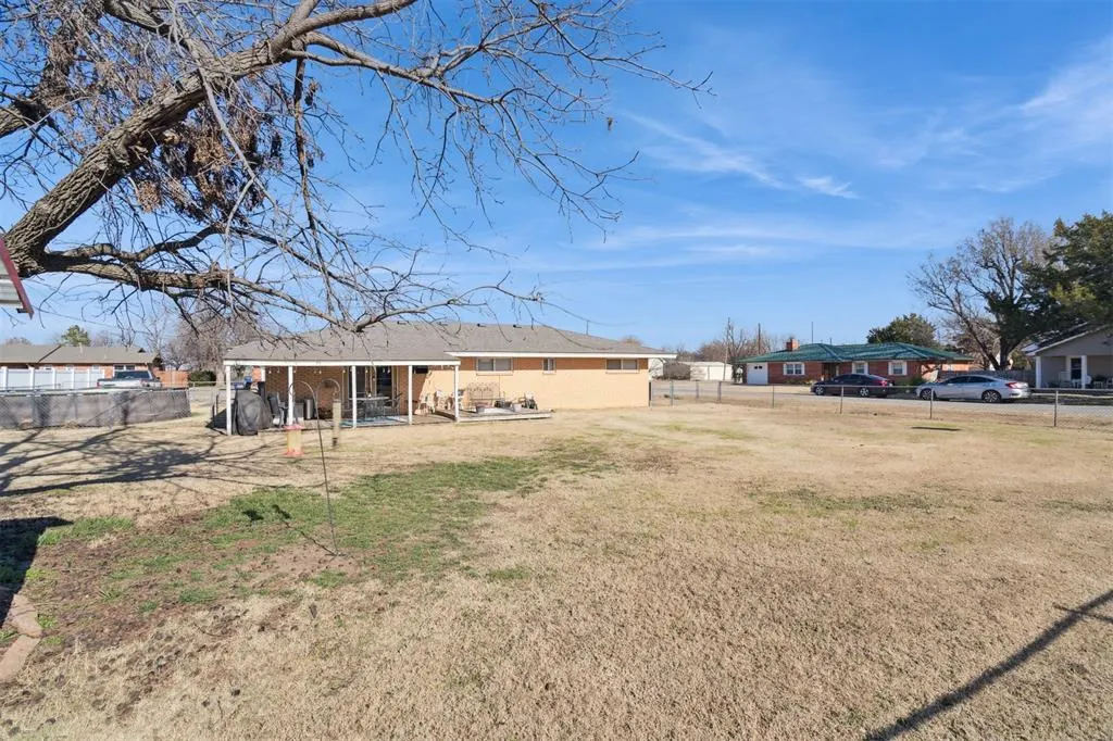 Photo 42 — 111 N Plum Avenue, Union City, OK 73090