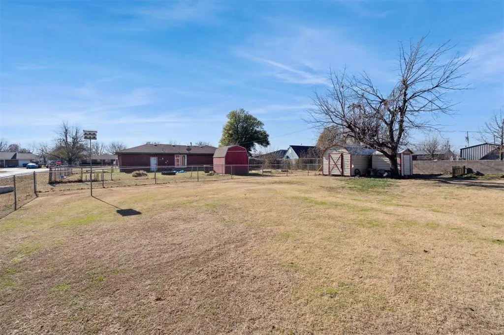 Photo 47 — 111 N Plum Avenue, Union City, OK 73090