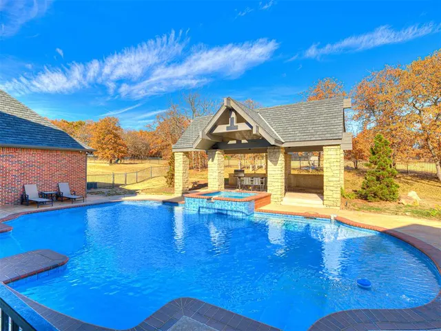 Photo 7 — 8051 Falcon Crest, Jones, OK 73049