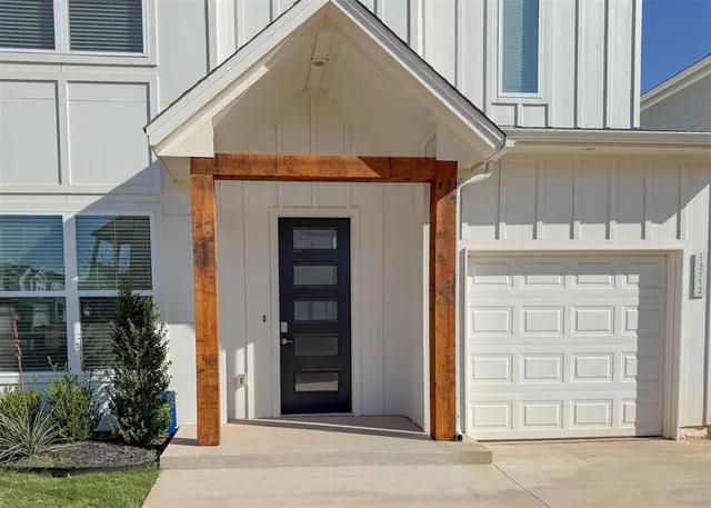 Photo 2 — 13112 Maplewood Avenue, Oklahoma City, OK 73120