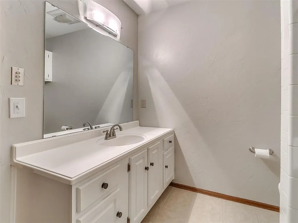 Photo 25 — 6325 N Villa Avenue 110, Oklahoma City, OK 73112