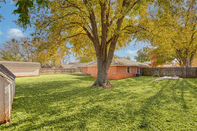 Photo 3 — 1421 W B Avenue, Elk City, OK 73644