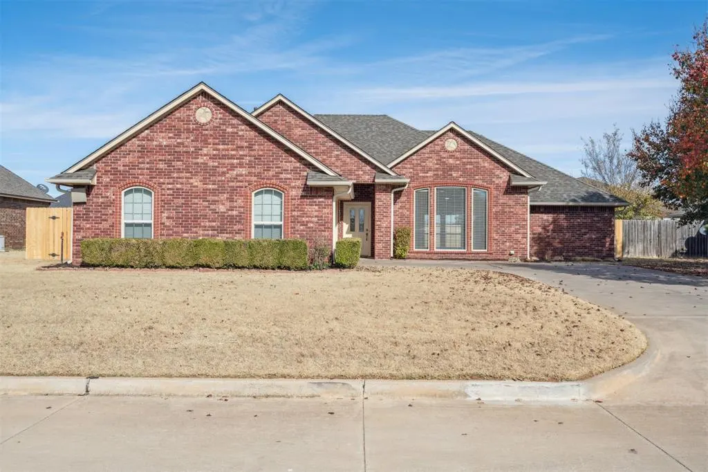 Photo 3 — 2129 W Mallard Drive, Duncan, OK 73533