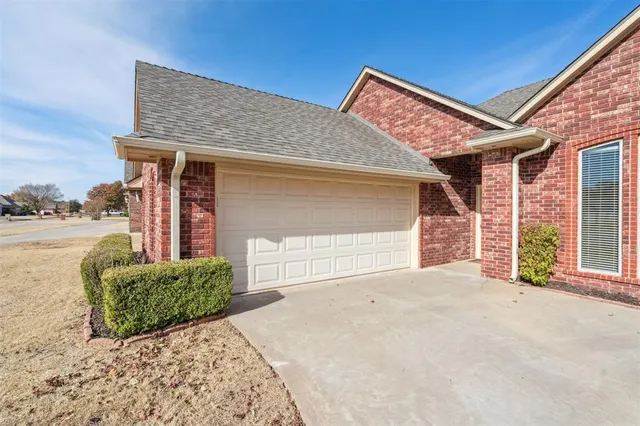 Photo 4 — 2129 W Mallard Drive, Duncan, OK 73533