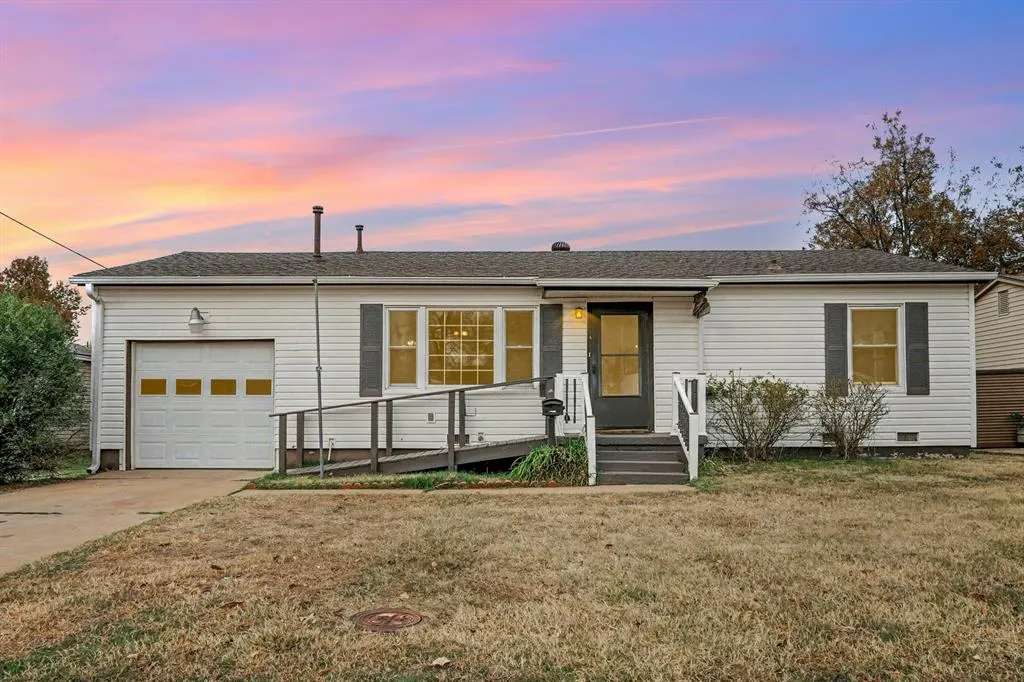 Front exterior — 209 W 8th Street, Edmond, OK 73003