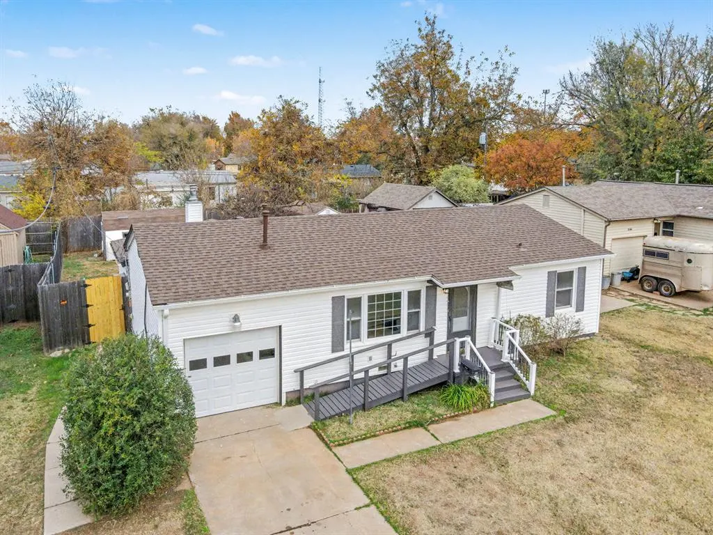 Photo 2 — 209 W 8th Street, Edmond, OK 73003