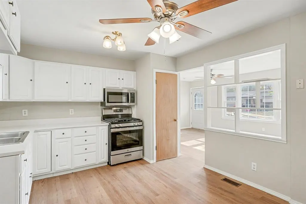 Photo 7 — 209 W 8th Street, Edmond, OK 73003