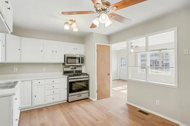Photo 7 — 209 W 8th Street, Edmond, OK 73003