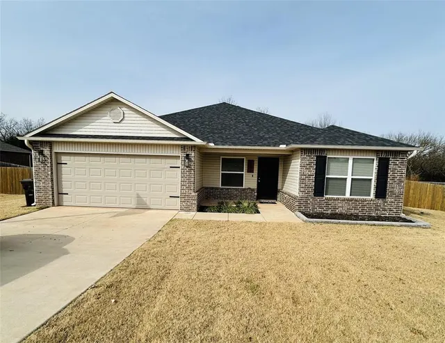 Photo 2 — 5668 Bent Creek Road, Shawnee, OK 74804