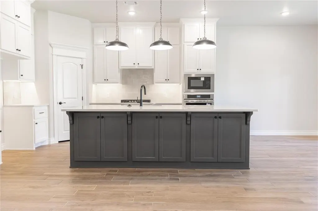 Photo 3 — 5608 Rose Prairie Boulevard, Edmond, OK 73034