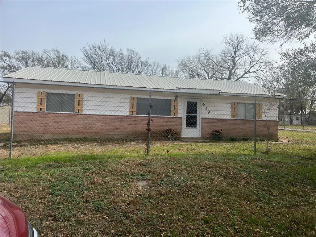 Front exterior — 629 S Lamar Avenue, Earlsboro, OK 74840
