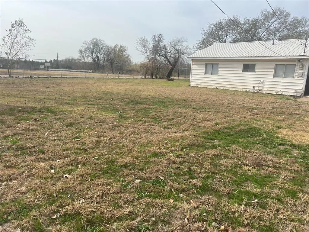 Photo 22 — 629 S Lamar Avenue, Earlsboro, OK 74840