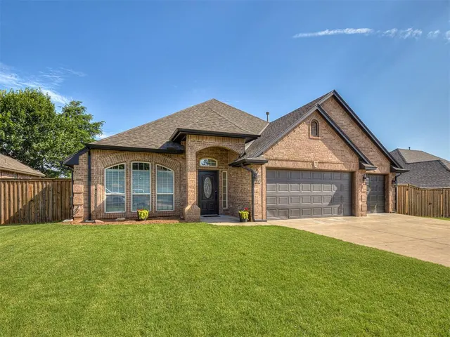 Photo 2 — 1806 Barrington Drive, Norman, OK 73071